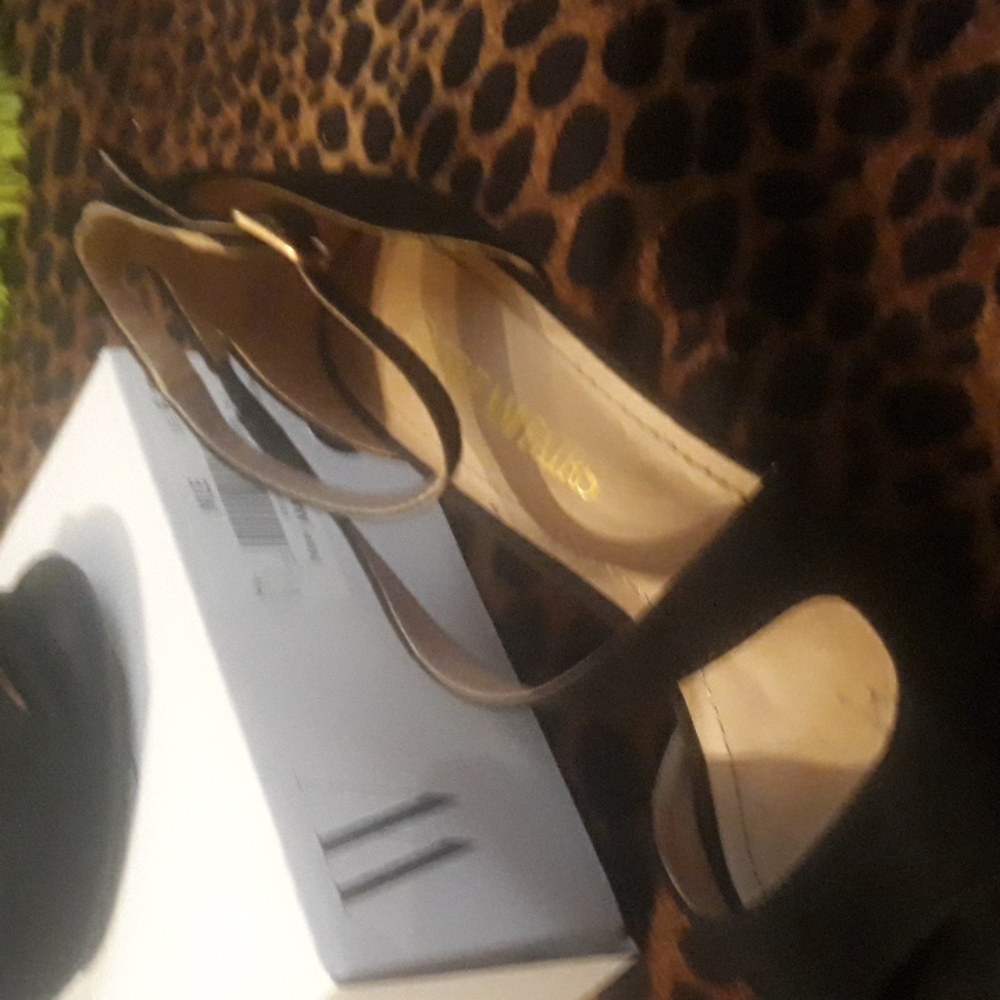 Pumps - Picture 2 of 3